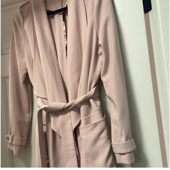 Eliza J - Picture 2 of 4